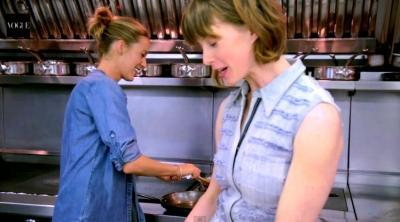 Click to view full size image
==============
blakelively_cooking00241.jpg blakelively_cooking00241.jpg