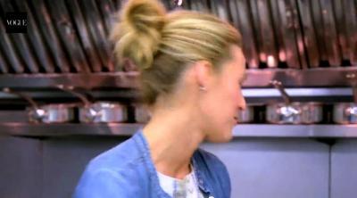 Click to view full size image
==============
blakelively_cooking00348.jpg blakelively_cooking00348.jpg