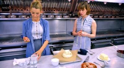 Click to view full size image
==============
blakelively_cooking00390.jpg blakelively_cooking00390.jpg