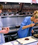 blakelively_cooking00380.jpg