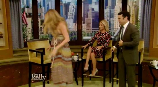 Click to view full size image
==============
blakelively-interview00009.jpg blakelively-interview00009.jpg