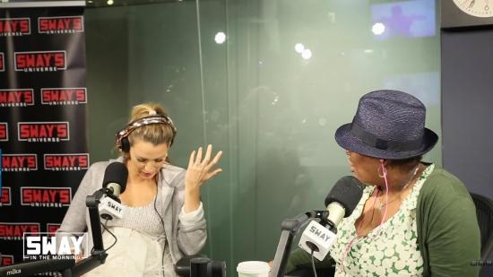 Click to view full size image
==============
blakelively-interview00369.jpg blakelively-interview00369.jpg