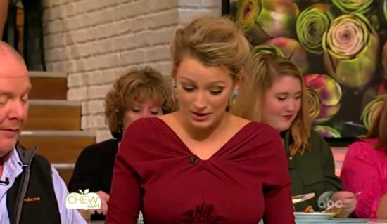 Click to view full size image
==============
blakelively-interview00724.jpg blakelively-interview00724.jpg