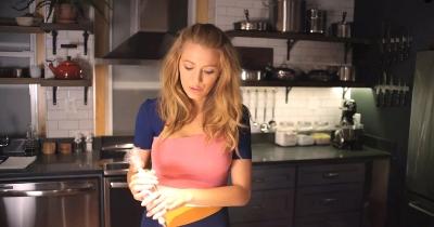 Click to view full size image
==============
blakelively_vogue0158.jpg blakelively_vogue0158.jpg