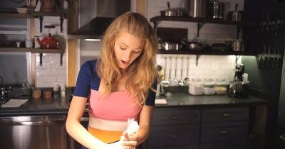 Click to view full size image
==============
blakelively_vogue0200.jpg blakelively_vogue0200.jpg