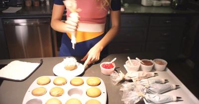 Click to view full size image
==============
blakelively_vogue0221.jpg blakelively_vogue0221.jpg