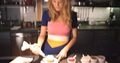 Click to view full size image
==============
blakelively_vogue0223.jpg blakelively_vogue0223.jpg