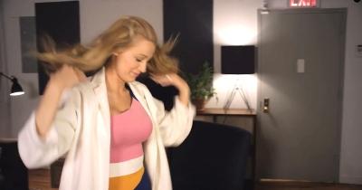 Click to view full size image
==============
blakelively_vogue0356.jpg blakelively_vogue0356.jpg