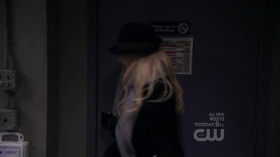 S03E17_708.jpg