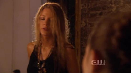 S04E01_570.jpg