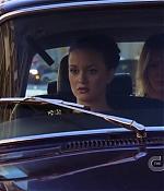S04E01_364.jpg