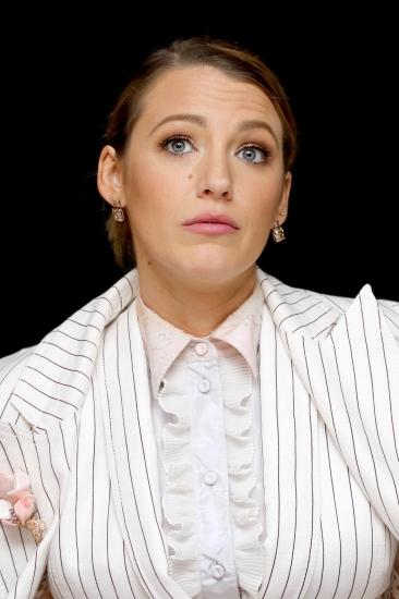 Click to view full size image
==============
blake-lively-a-simple-favor-press-conference-in-nyc-81918-12.jpg blake-lively-a-simple-favor-press-conference-in-nyc-81918-12.jpg