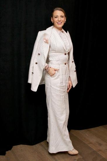 Click to view full size image
==============
blake-lively-a-simple-favor-press-conference-in-nyc-81918-13.jpg blake-lively-a-simple-favor-press-conference-in-nyc-81918-13.jpg