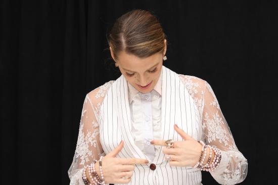 blake-lively-a-simple-favor-press-conference-in-nyc-81918-14.jpg