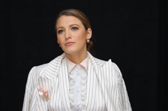 blake-lively-a-simple-favor-press-conference-in-nyc-81918-15.jpg