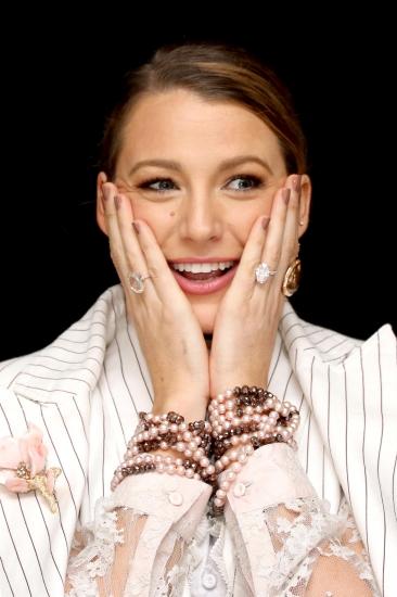 blake-lively-a-simple-favor-press-conference-in-nyc-81918-2.jpg