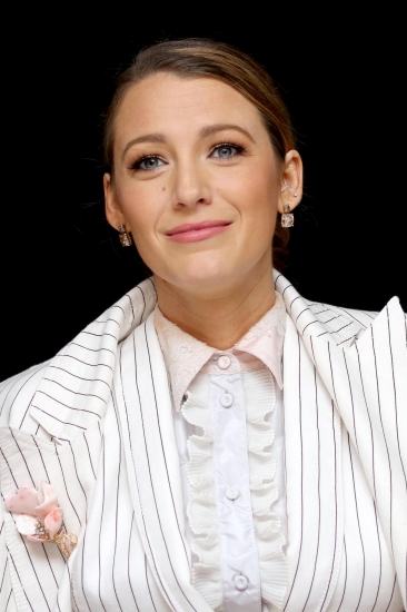 blake-lively-a-simple-favor-press-conference-in-nyc-81918-4.jpg